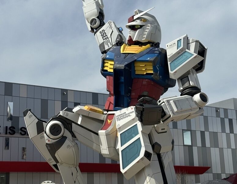 ガンダム大地に座る@解体コング