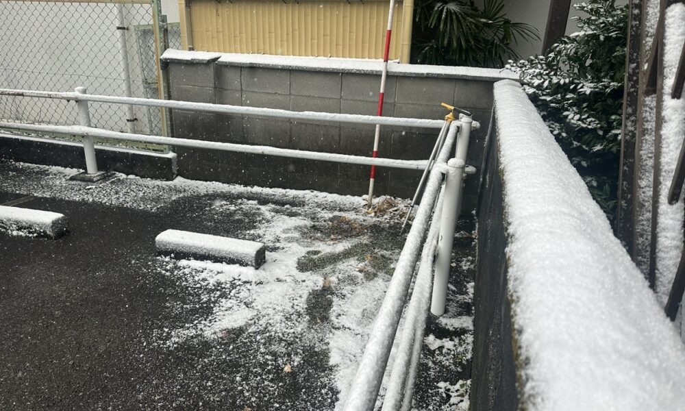 雪の日の測量@解体コング